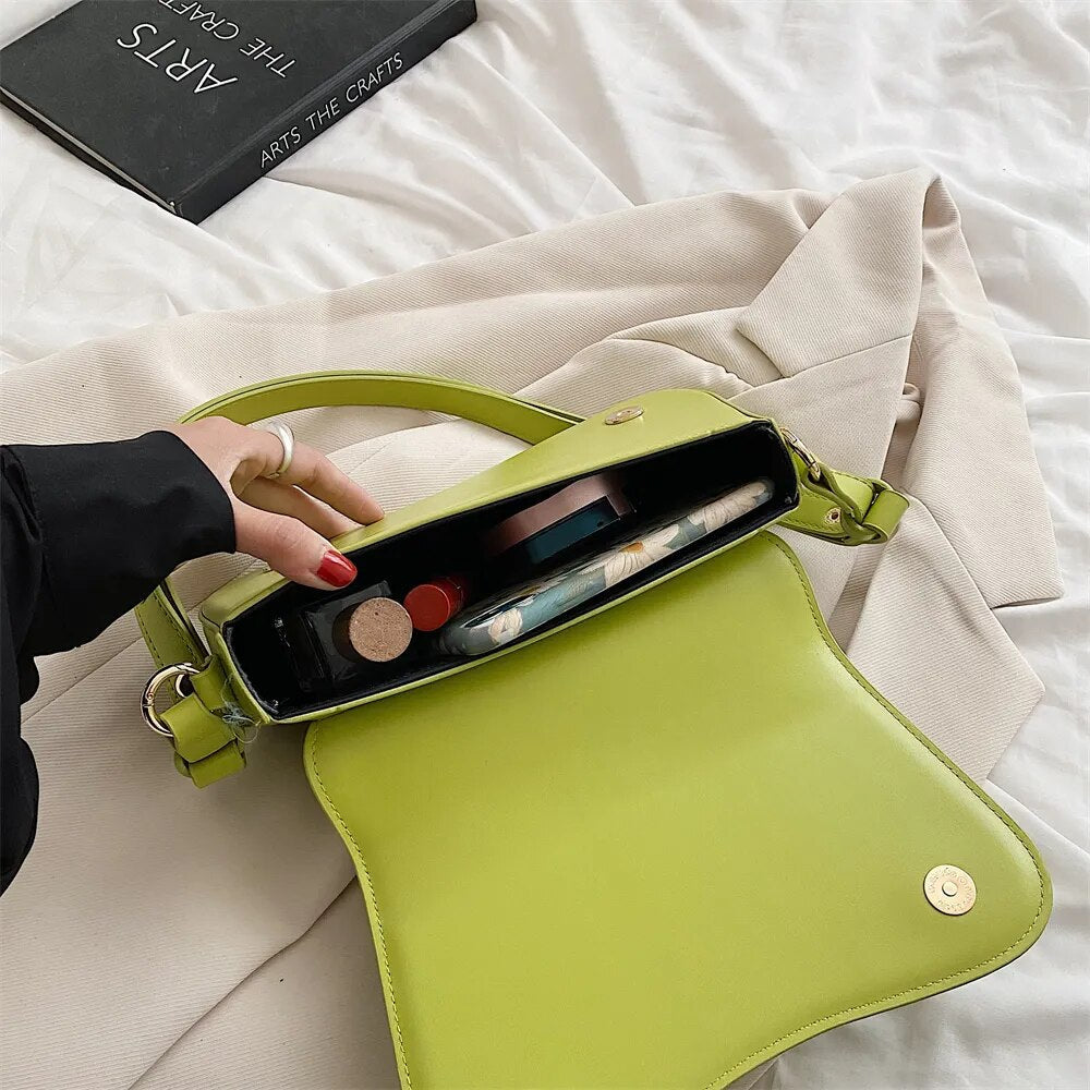Shoulder Baguette Wavy Isadora Bag