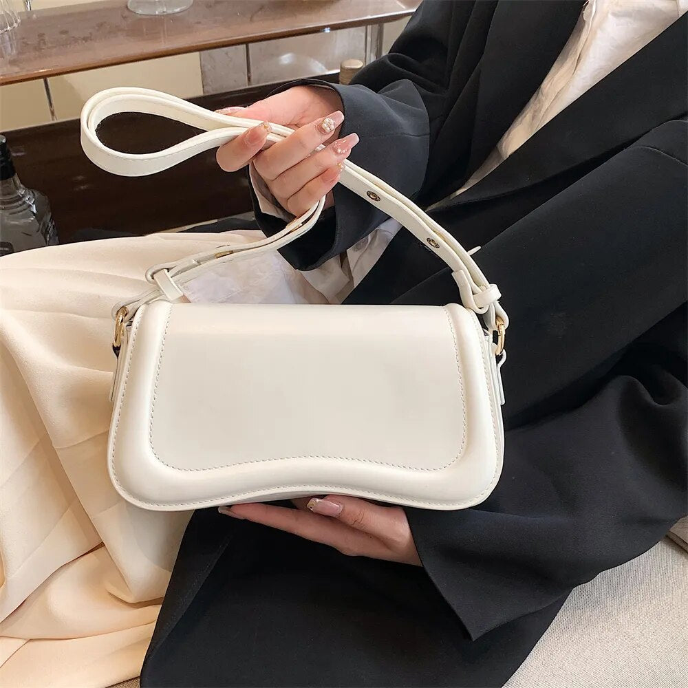 Shoulder Baguette Wavy Isadora Bag