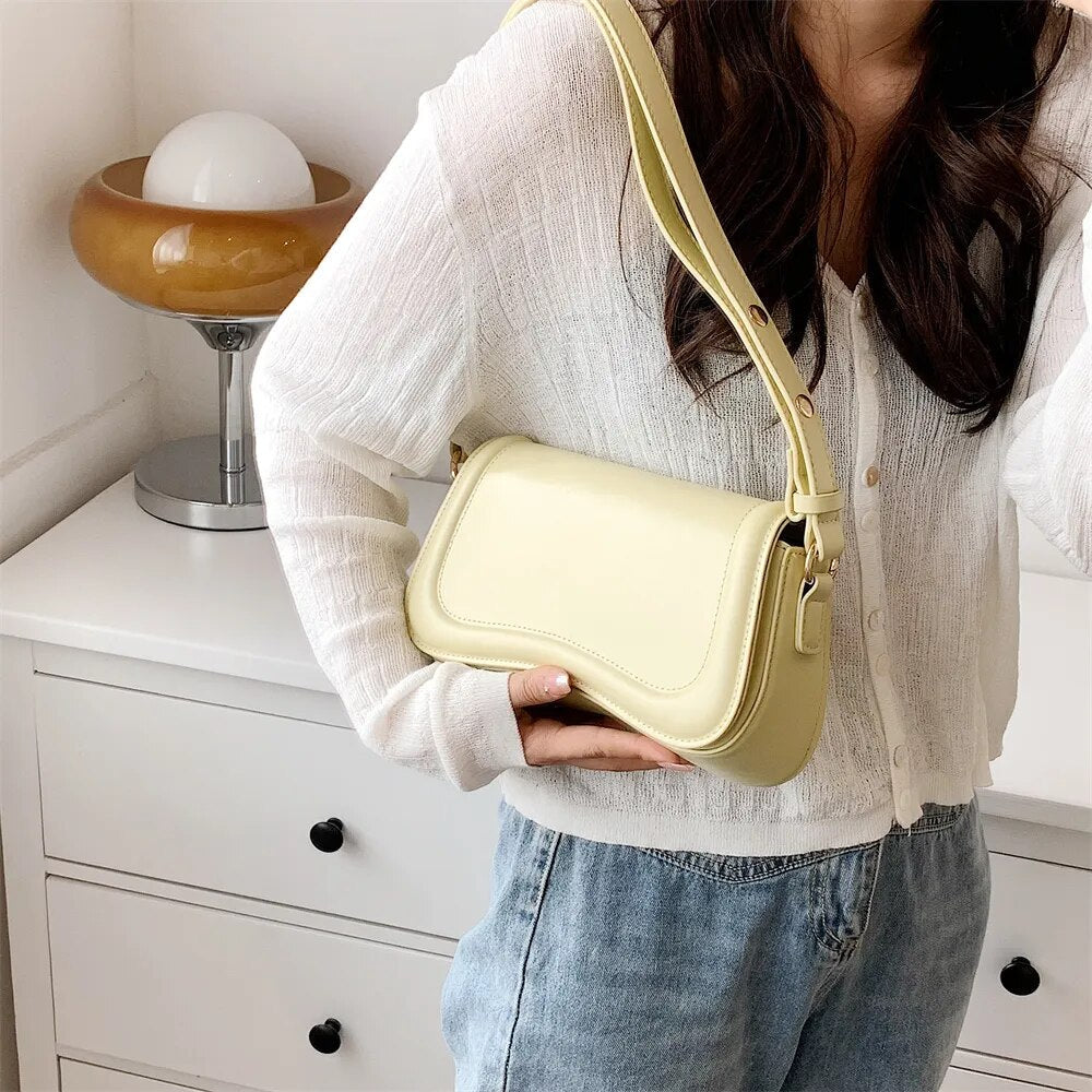 Shoulder Baguette Wavy Isadora Bag